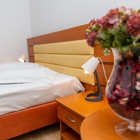 בוקרשט Hotel Sir Colentina מראה חיצוני תמונה