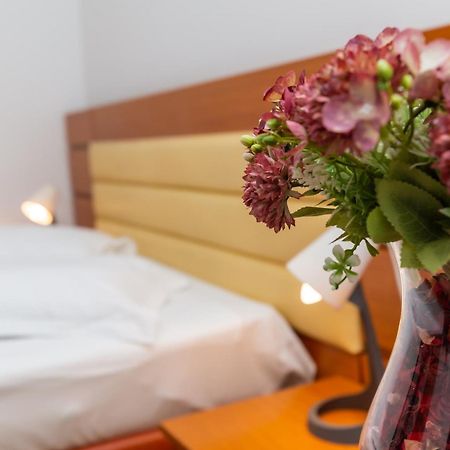 בוקרשט Hotel Sir Colentina מראה חיצוני תמונה