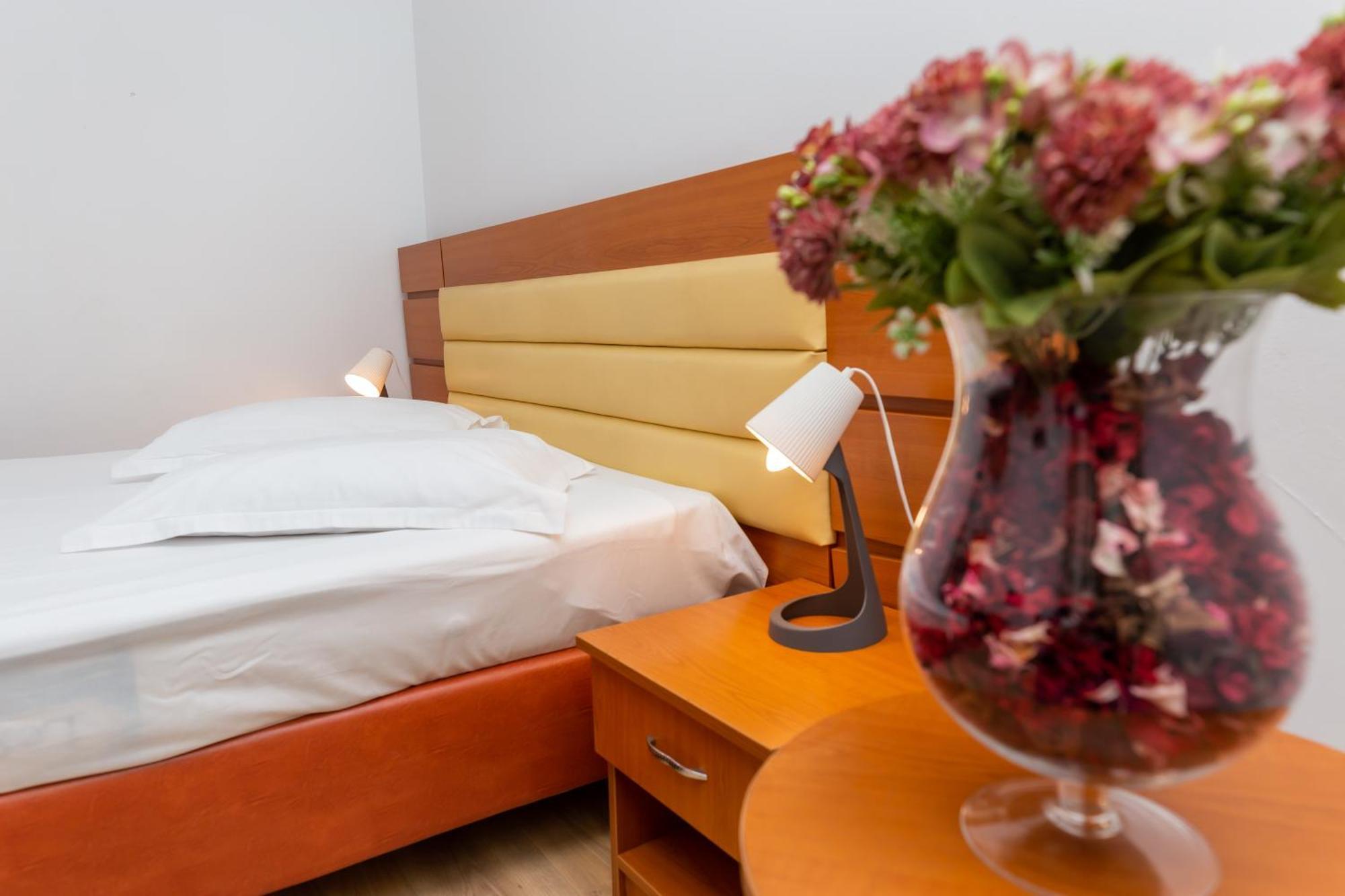 בוקרשט Hotel Sir Colentina מראה חיצוני תמונה