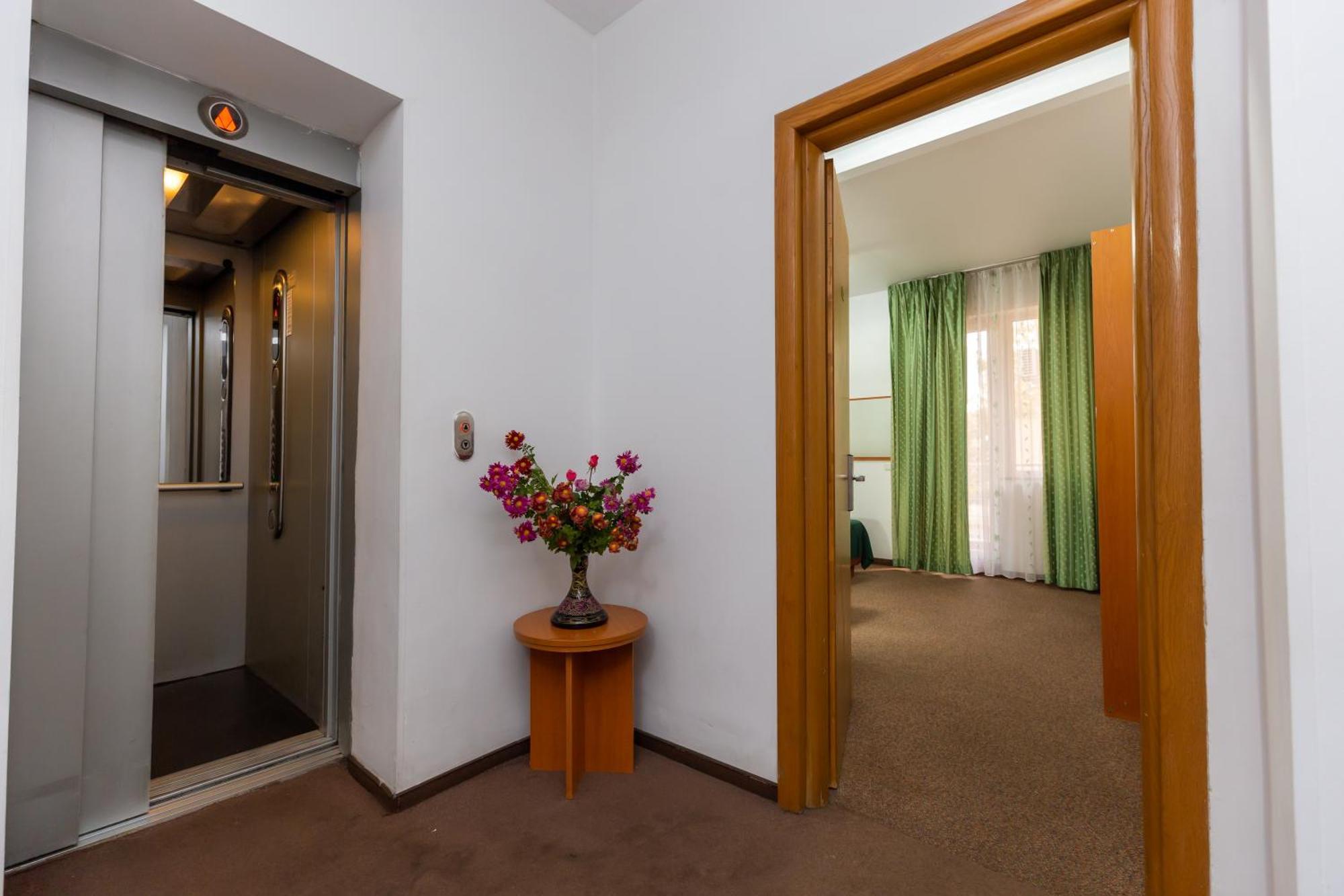 בוקרשט Hotel Sir Colentina מראה חיצוני תמונה