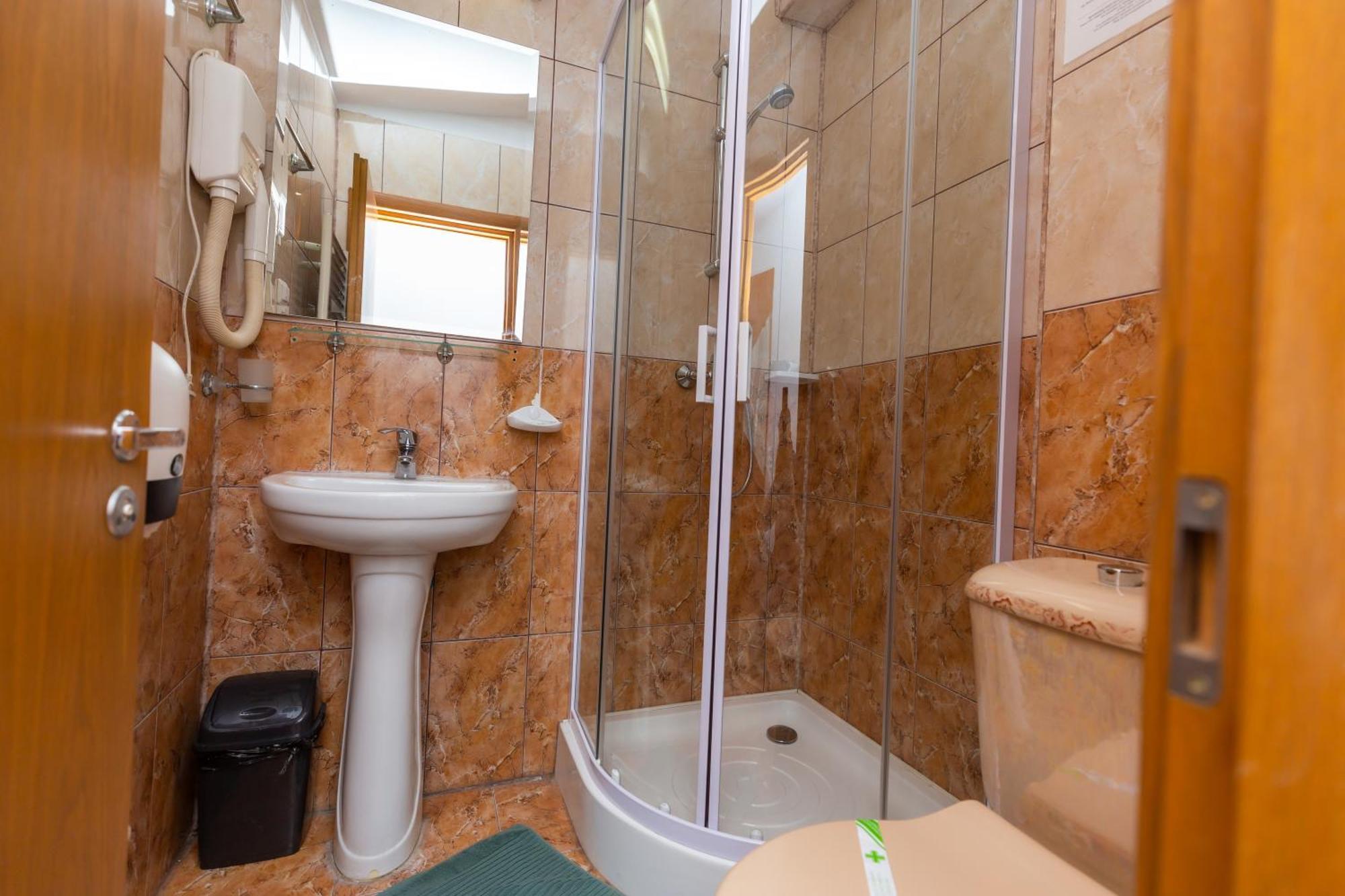 בוקרשט Hotel Sir Colentina מראה חיצוני תמונה