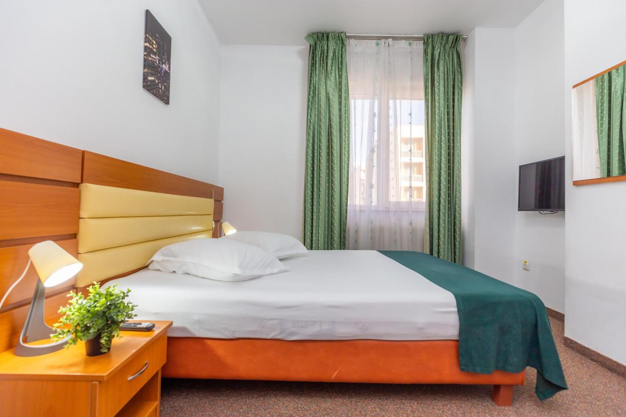 בוקרשט Hotel Sir Colentina מראה חיצוני תמונה