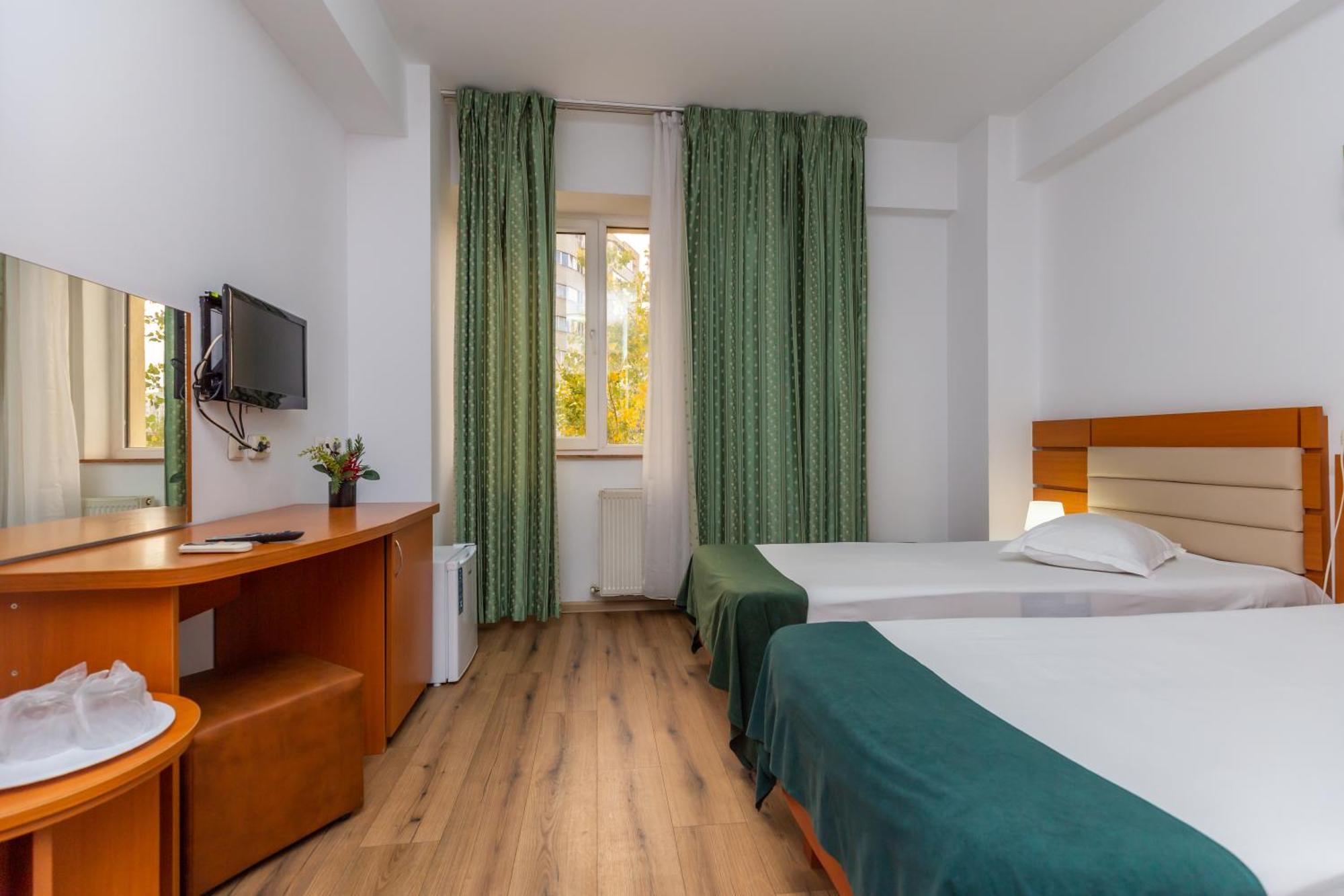 בוקרשט Hotel Sir Colentina מראה חיצוני תמונה