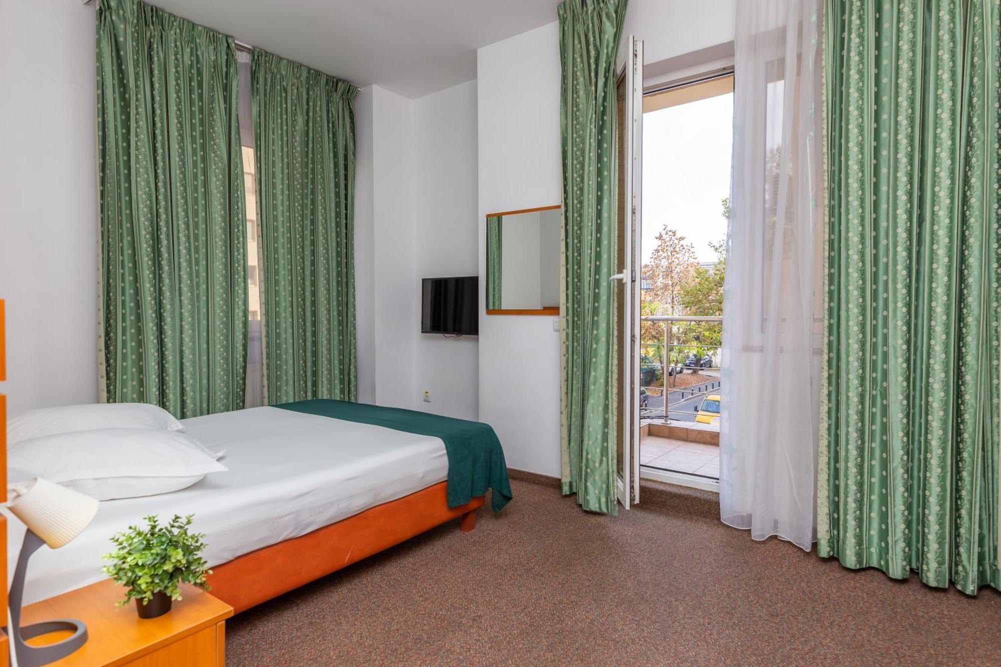 בוקרשט Hotel Sir Colentina מראה חיצוני תמונה