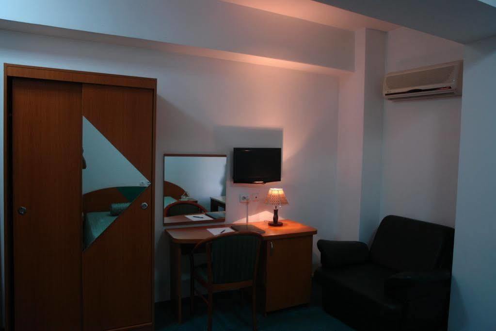 בוקרשט Hotel Sir Colentina מראה חיצוני תמונה