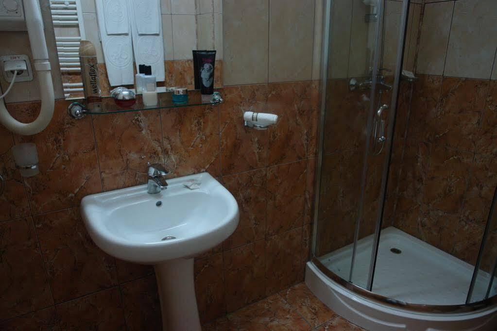 בוקרשט Hotel Sir Colentina מראה חיצוני תמונה